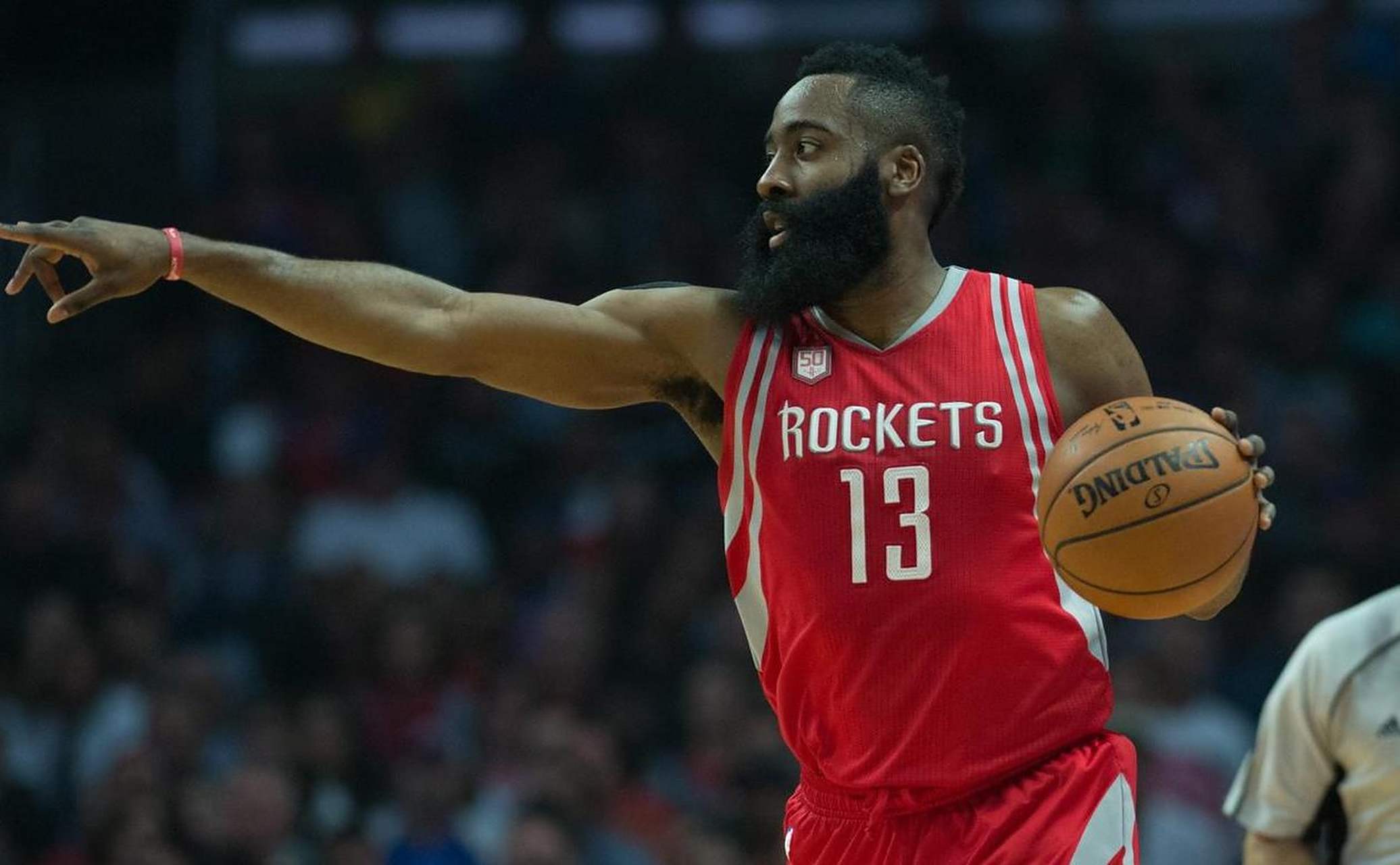 包含更新赛季赞助商，球队财务预期乐观的词条