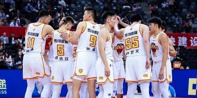 深圳男篮全队发挥出色，取得胜利