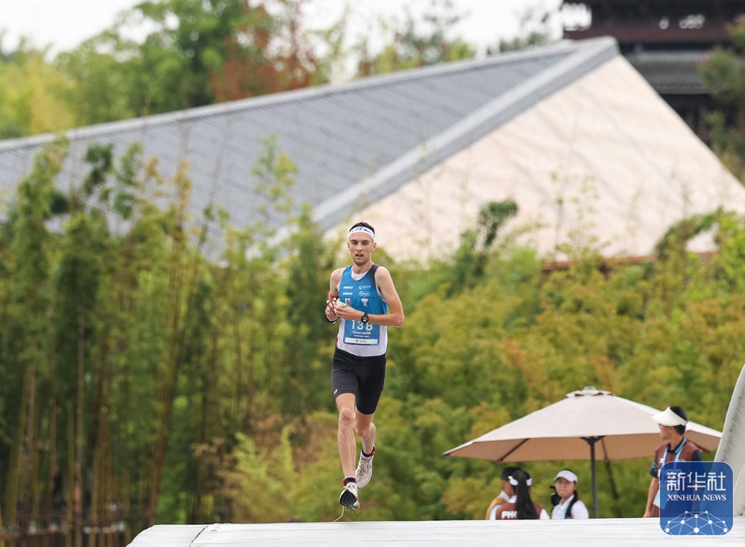 比利时选手在跳水比赛中获奖 比利时选手在跳水比赛中获奖