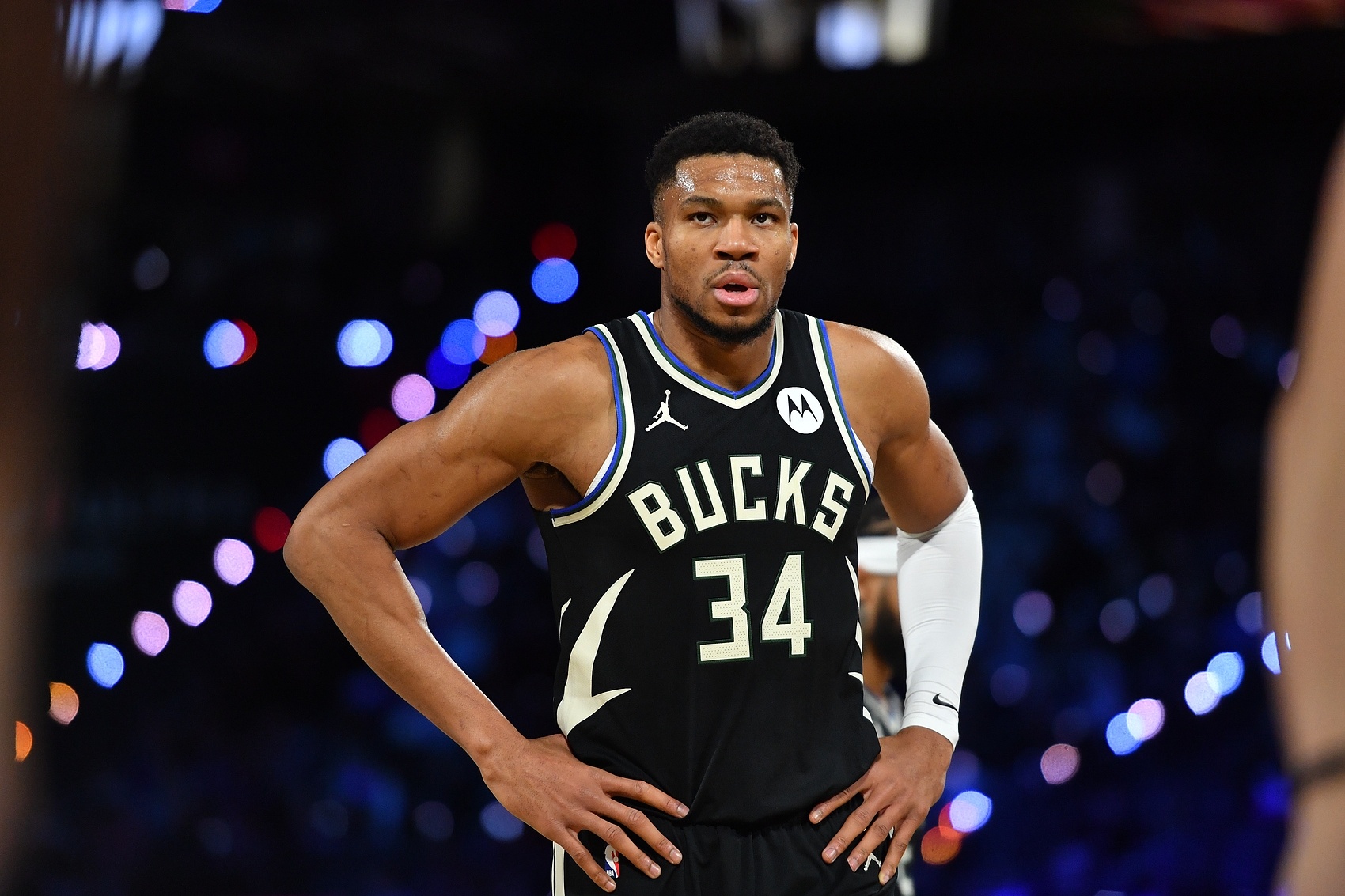 雄鹿逆转骑士,字母哥独得50分。 雄鹿逆转骑士,字母哥独得50分。