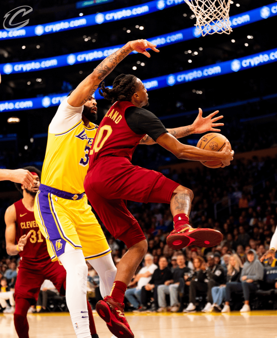 骑士豪取湖人，连胜两场