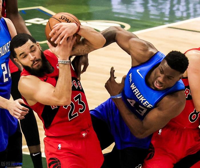 雄鹿连战连败,季后赛前景堪忧 雄鹿连战连败,季后赛前景堪忧