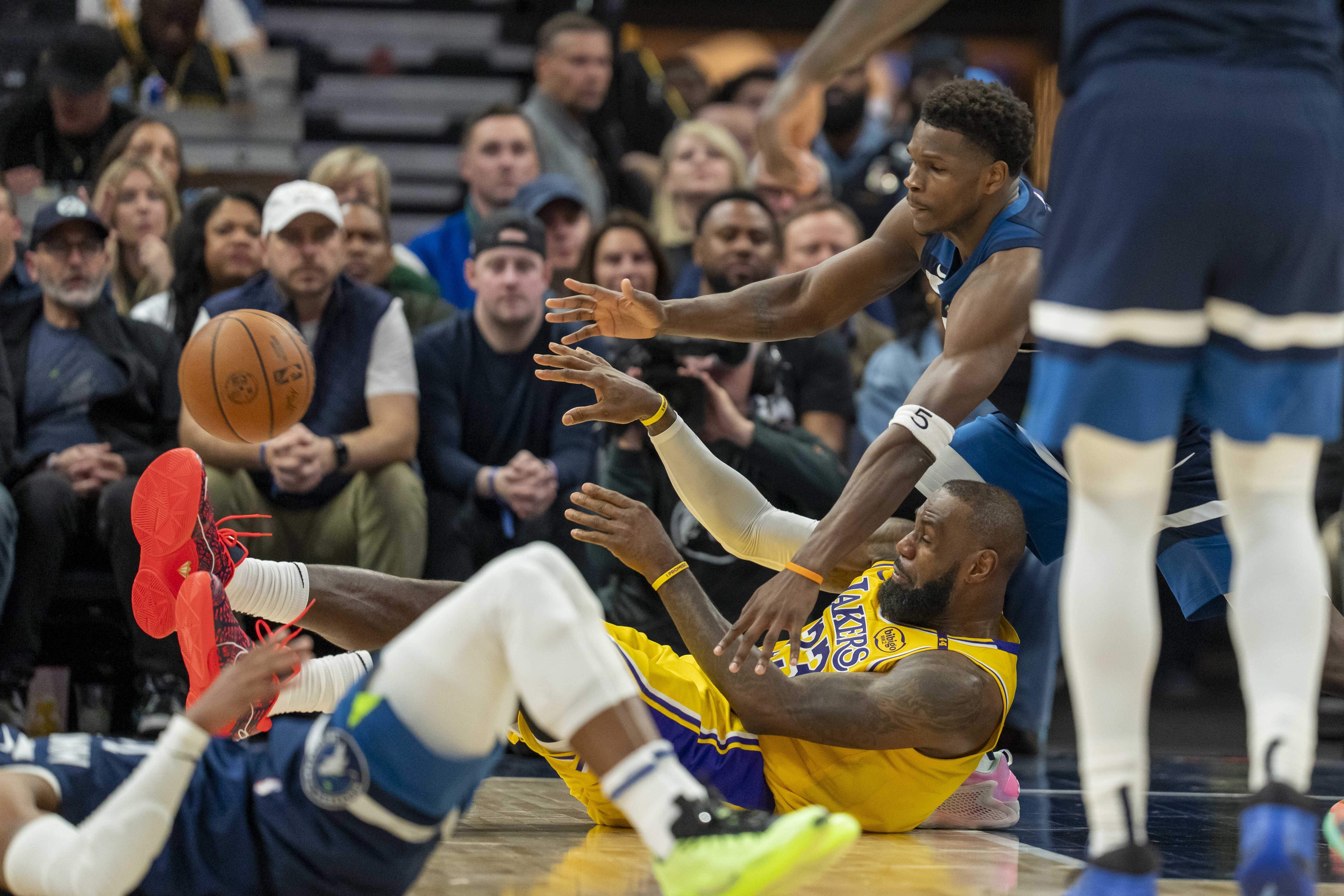 关于开拓者大胜魔术,季后赛席位竞争激烈的信息 关于开拓者大胜魔术,季后赛席位竞争激烈的信息