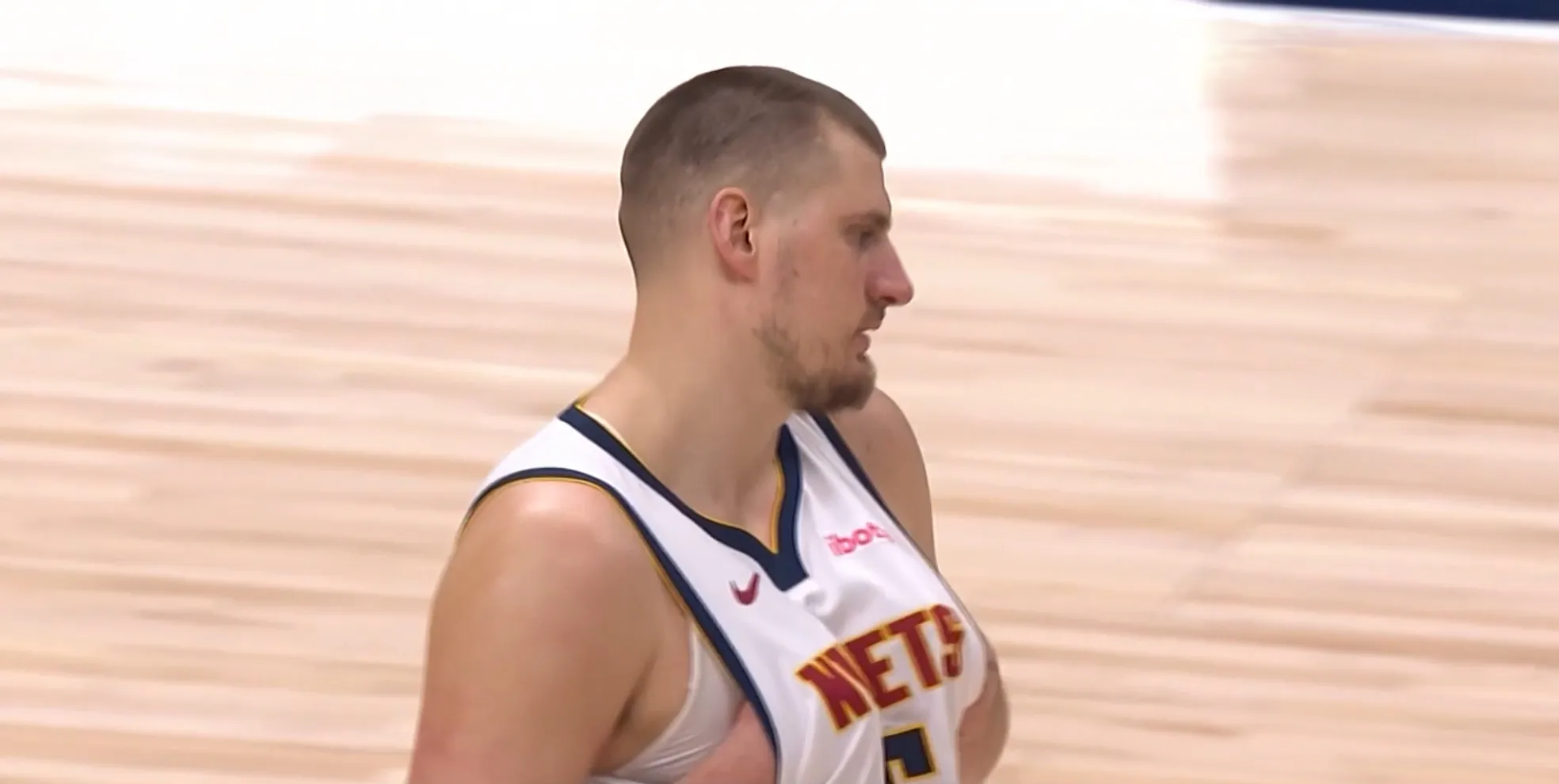 掘金不敌雷霆，约基奇状态低迷