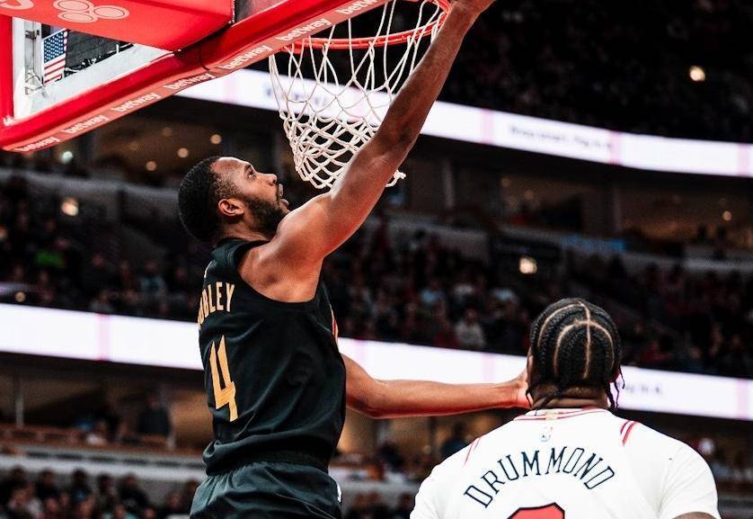 马刺负于尼克斯，德罗赞表现平平