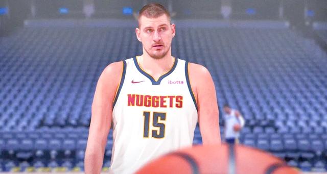 掘金客场击败独行侠,表现出色 掘金客场击败独行侠,表现出色