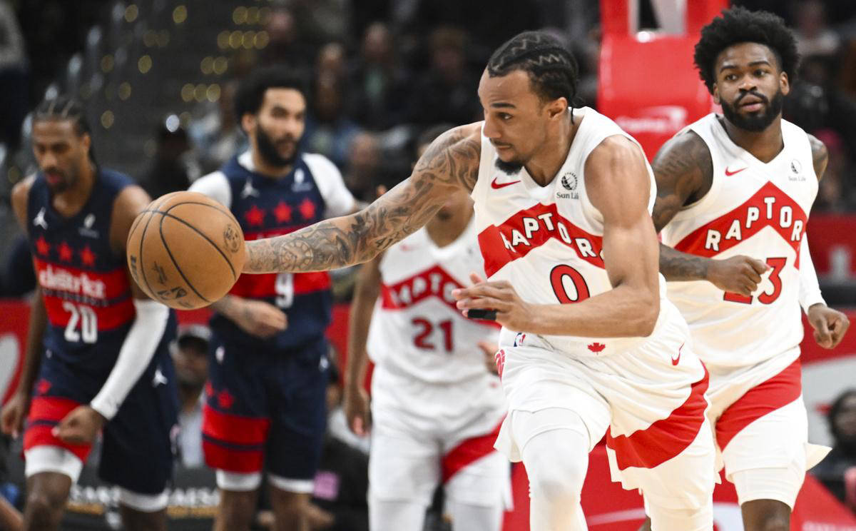 猛龙客场战胜黄蜂领先