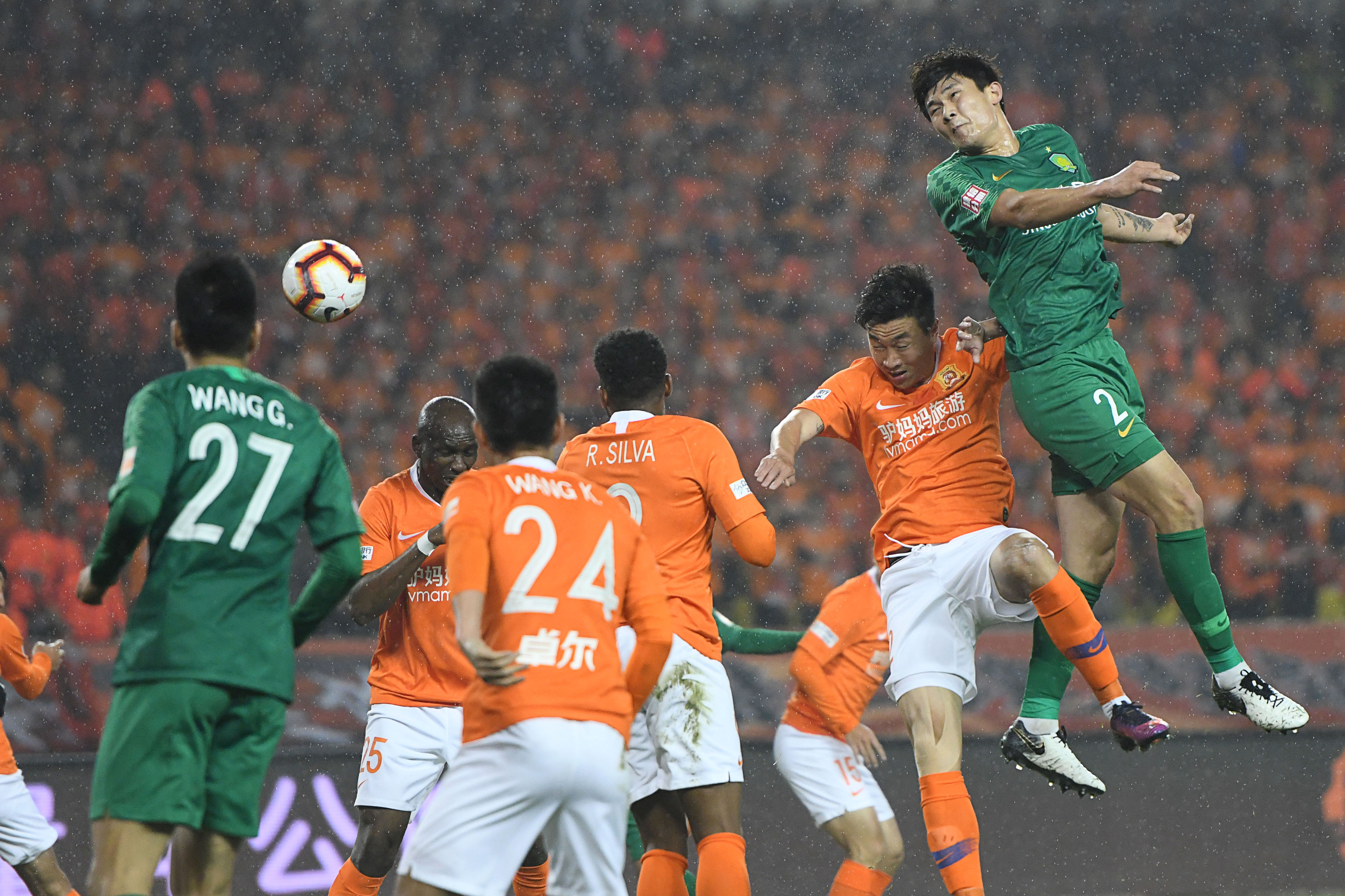 武汉卓尔客场2-0力帆，弗雷舒花式点球锁胜局