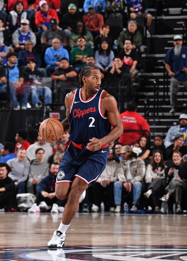 快船客场大胜开拓者,莱昂纳德32分的简单介绍 快船客场大胜开拓者,莱昂纳德32分的简单介绍