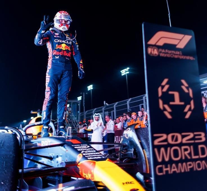 包含迈凯伦轻取阿斯顿马丁，佩雷兹关键制胜的词条